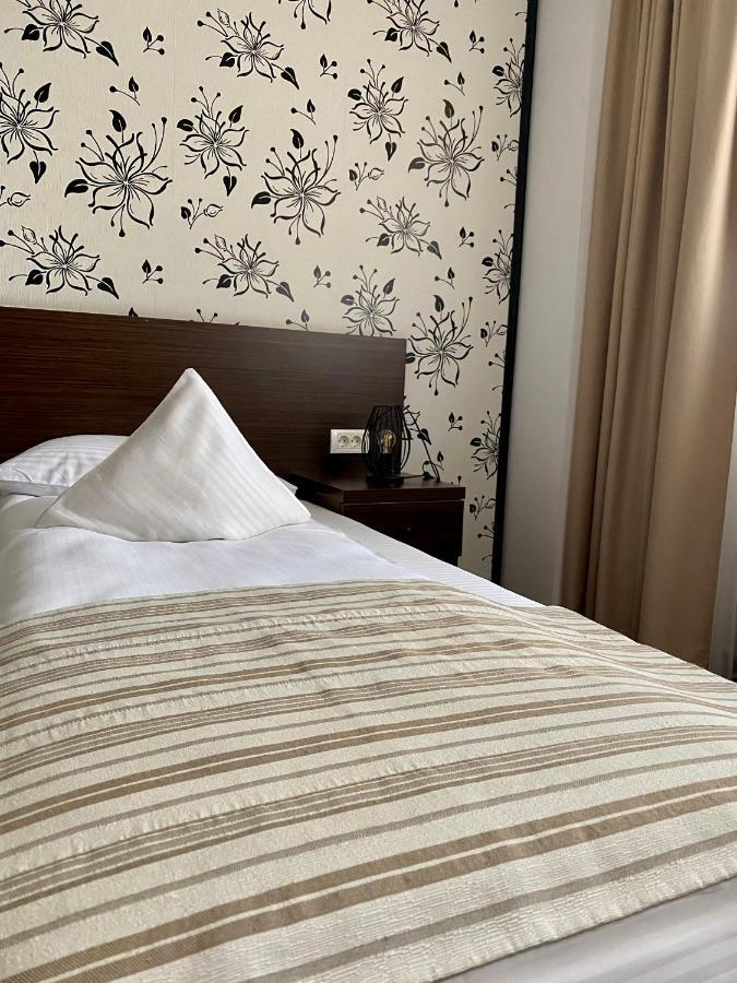 Pensiunea Rix Rooms Focșani Bagian luar foto