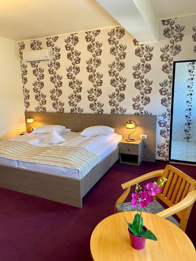 Pensiunea Rix Rooms Focșani Bagian luar foto