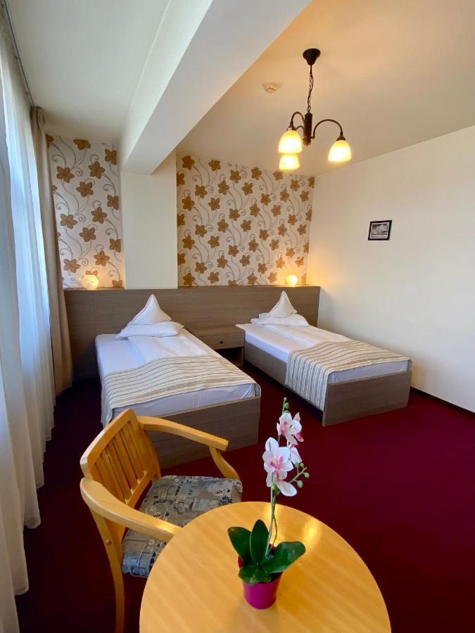 Pensiunea Rix Rooms Focșani Bagian luar foto